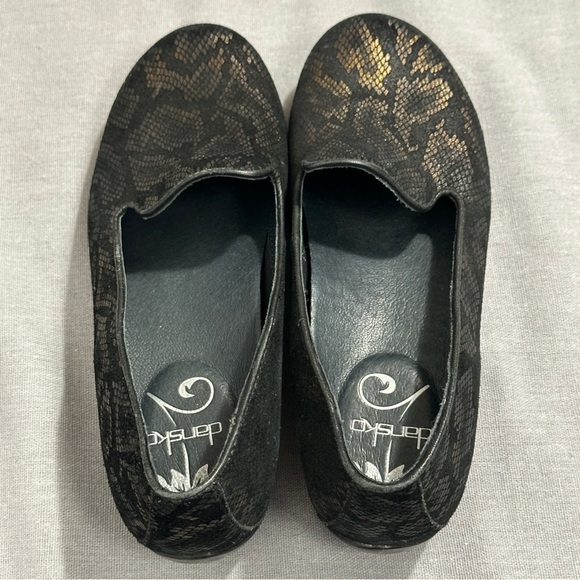 Sz. 36 Dansko Olivia black/gold snake print loafers, comfort, walking, slip-on - Picture 7 of 13